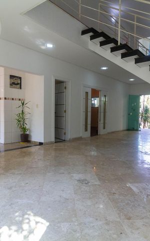Casa à venda com 230m², 4 quartos e 5 vagasSala