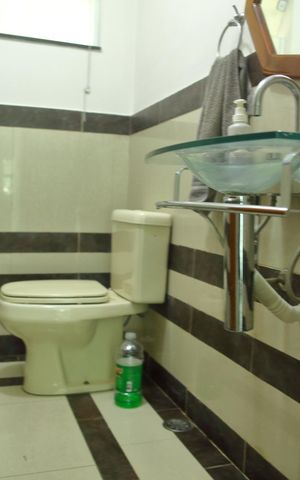 Casa à venda com 250m², 3 quartos e 2 vagasBanheiro