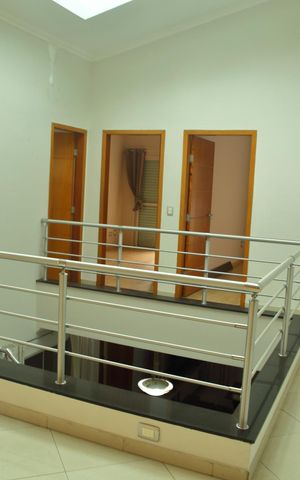 Casa à venda com 250m², 3 quartos e 2 vagasHall dos Quartos