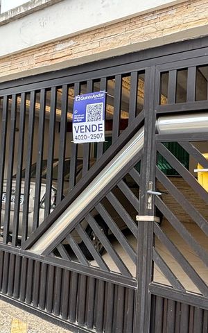 Casa à venda com 250m², 3 quartos e 2 vagasFachada