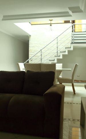 Casa à venda com 250m², 3 quartos e 2 vagasSala