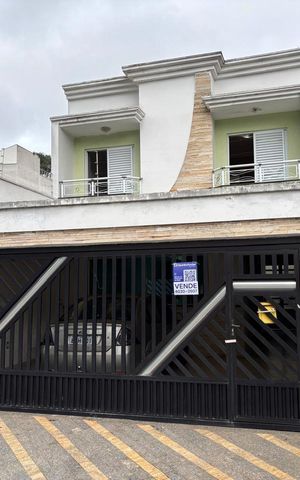 Casa à venda com 250m², 3 quartos e 2 vagasFachada