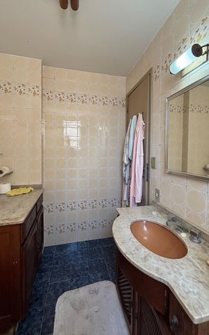 Apartamento à venda com 120m², 3 quartos e 2 vagas Apartamento à venda com 120m², 3 quartos e 2 vagasBanheiro Suíte