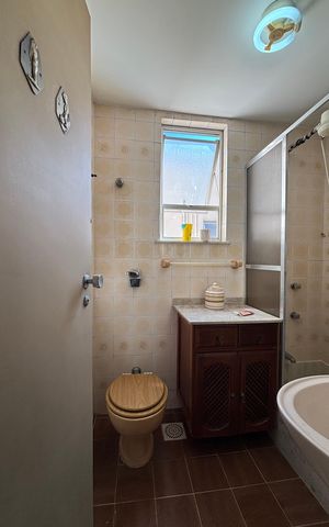 Apartamento à venda com 120m², 3 quartos e 2 vagas Apartamento à venda com 120m², 3 quartos e 2 vagasBanheiro social 1