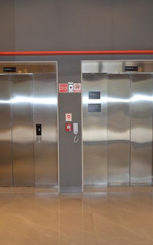 Apartamento à venda com 54m², 2 quartos e 1 vagaElevadores