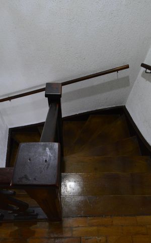 Casa à venda com 385m², 4 quartos e 1 vagaEscada