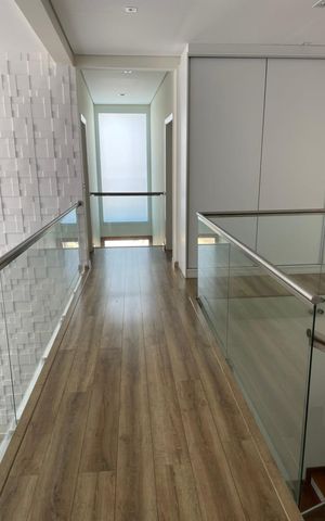 Casa de condomínio à venda com 324m², 4 quartos e 4 vagas Casa de condomínio à venda com 324m², 4 quartos e 4 vagasCorredor