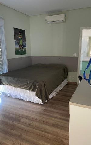 Casa de condomínio à venda com 324m², 4 quartos e 4 vagas Casa de condomínio à venda com 324m², 4 quartos e 4 vagasQuarto