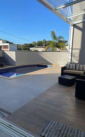 Casa de condomínio à venda com 324m², 4 quartos e 4 vagas Casa de condomínio à venda com 324m², 4 quartos e 4 vagasPiscina