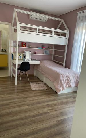 Casa de condomínio à venda com 324m², 4 quartos e 4 vagas Casa de condomínio à venda com 324m², 4 quartos e 4 vagasQuarto