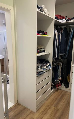 Casa de condomínio à venda com 324m², 4 quartos e 4 vagas Casa de condomínio à venda com 324m², 4 quartos e 4 vagasCloset do quarto