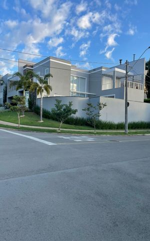 Casa de condomínio à venda com 324m², 4 quartos e 4 vagas Casa de condomínio à venda com 324m², 4 quartos e 4 vagasVista da Rua