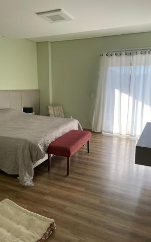 Casa de condomínio à venda com 324m², 4 quartos e 4 vagas Casa de condomínio à venda com 324m², 4 quartos e 4 vagasQuarto