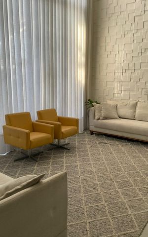 Casa de condomínio à venda com 324m², 4 quartos e 4 vagas Casa de condomínio à venda com 324m², 4 quartos e 4 vagasSala