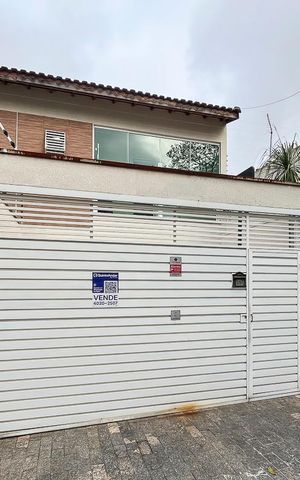 Casa à venda com 173m², 3 quartos e 4 vagasFachada + plaquinha