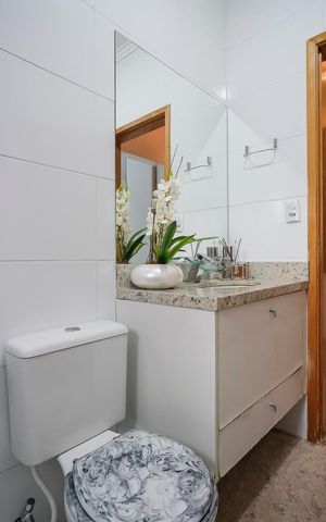 Casa à venda com 173m², 3 quartos e 4 vagasBanheiro da suíte 1