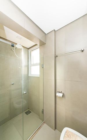 Apartamento à venda com 140m², 3 quartos e 2 vagas Apartamento à venda com 140m², 3 quartos e 2 vagasBanheiro da Suíte