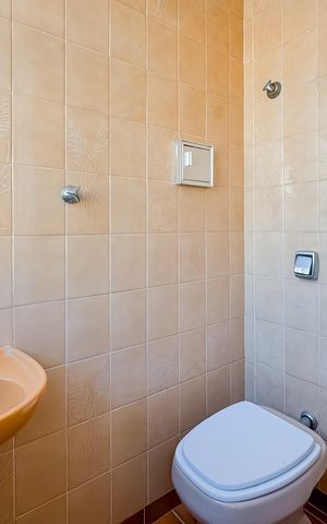 Apartamento à venda com 96m², 2 quartos e 1 vaga Apartamento à venda com 96m², 2 quartos e 1 vagaBanheiro de serviço