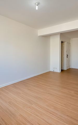 Apartamento à venda com 96m², 2 quartos e 1 vaga Apartamento à venda com 96m², 2 quartos e 1 vagaSala