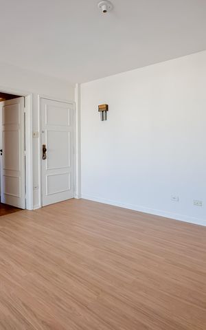 Apartamento à venda com 96m², 2 quartos e 1 vaga Apartamento à venda com 96m², 2 quartos e 1 vagaSala