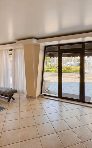 Apartamento à venda com 96m², 2 quartos e 1 vaga Apartamento à venda com 96m², 2 quartos e 1 vagaHall social