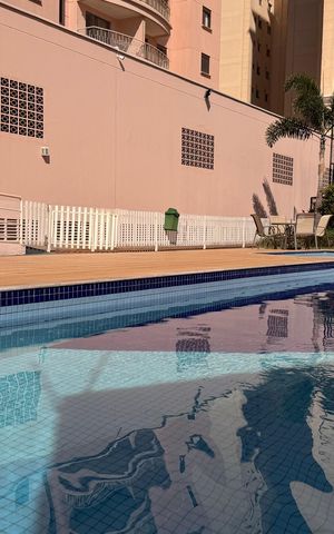 Apartamento à venda com 115m², 3 quartos e 2 vagas Apartamento à venda com 115m², 3 quartos e 2 vagasÁrea comum - Piscina