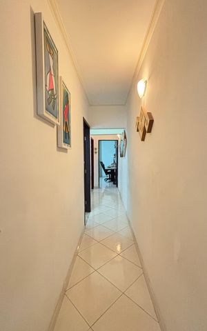 Casa à venda com 194m², 3 quartos e 2 vagas Casa à venda com 194m², 3 quartos e 2 vagasCorredor