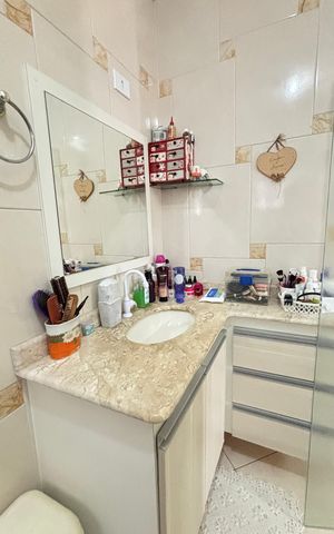 Casa à venda com 194m², 3 quartos e 2 vagas Casa à venda com 194m², 3 quartos e 2 vagasBanheiro da Suíte