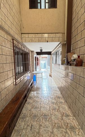 Casa à venda com 194m², 3 quartos e 2 vagas Casa à venda com 194m², 3 quartos e 2 vagasQuintal - Corredor