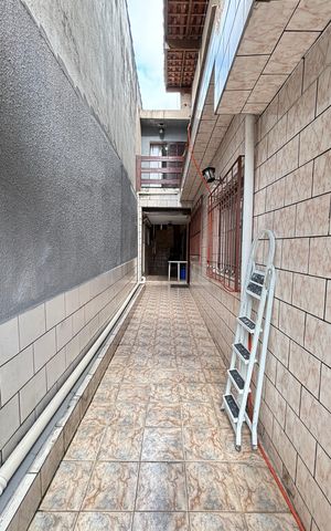 Casa à venda com 194m², 3 quartos e 2 vagas Casa à venda com 194m², 3 quartos e 2 vagasQuintal - Corredor