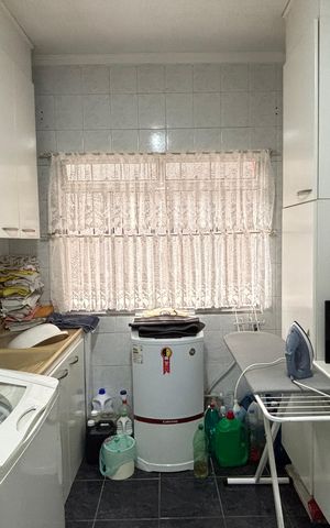 Casa à venda com 194m², 3 quartos e 2 vagas Casa à venda com 194m², 3 quartos e 2 vagasÁrea de Serviço