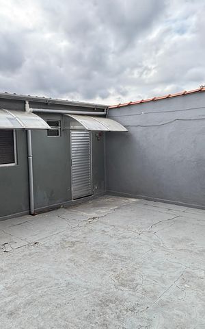 Casa à venda com 194m², 3 quartos e 2 vagas Casa à venda com 194m², 3 quartos e 2 vagasQuintal