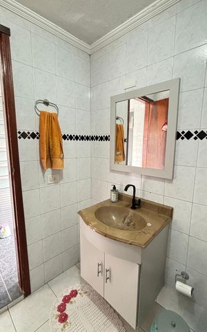 Casa à venda com 194m², 3 quartos e 2 vagas Casa à venda com 194m², 3 quartos e 2 vagasÁrea de Serviço - Banheiro