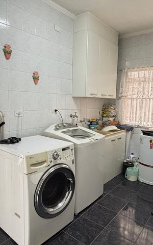 Casa à venda com 194m², 3 quartos e 2 vagas Casa à venda com 194m², 3 quartos e 2 vagasÁrea de Serviço