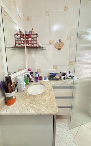 Casa à venda com 194m², 3 quartos e 2 vagas Casa à venda com 194m², 3 quartos e 2 vagasBanheiro da Suíte