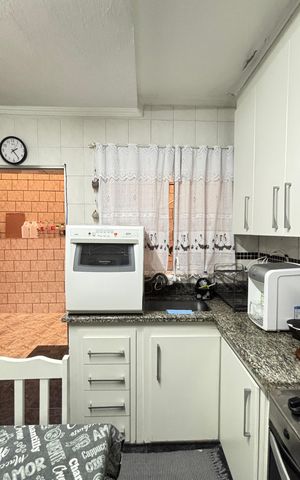 Casa à venda com 194m², 3 quartos e 2 vagas Casa à venda com 194m², 3 quartos e 2 vagasCozinha