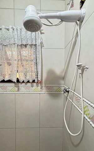 Casa à venda com 194m², 3 quartos e 2 vagas Casa à venda com 194m², 3 quartos e 2 vagasBanheiro