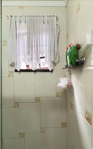 Casa à venda com 194m², 3 quartos e 2 vagas Casa à venda com 194m², 3 quartos e 2 vagasBanheiro da Suíte