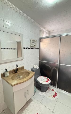 Casa à venda com 194m², 3 quartos e 2 vagas Casa à venda com 194m², 3 quartos e 2 vagasÁrea de Serviço - Banheiro