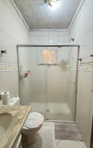 Casa à venda com 194m², 3 quartos e 2 vagas Casa à venda com 194m², 3 quartos e 2 vagasBanheiro