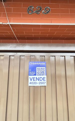 Casa à venda com 194m², 3 quartos e 2 vagas Casa à venda com 194m², 3 quartos e 2 vagasFachada