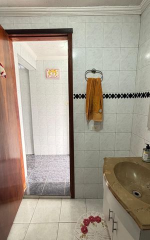 Casa à venda com 194m², 3 quartos e 2 vagas Casa à venda com 194m², 3 quartos e 2 vagasÁrea de Serviço - Banheiro