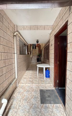 Casa à venda com 194m², 3 quartos e 2 vagas Casa à venda com 194m², 3 quartos e 2 vagasQuintal - Corredor