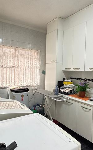 Casa à venda com 194m², 3 quartos e 2 vagas Casa à venda com 194m², 3 quartos e 2 vagasÁrea de Serviço