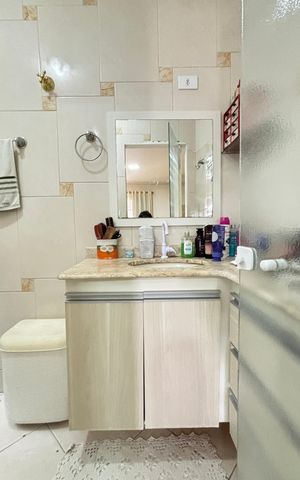 Casa à venda com 194m², 3 quartos e 2 vagas Casa à venda com 194m², 3 quartos e 2 vagasBanheiro da Suíte