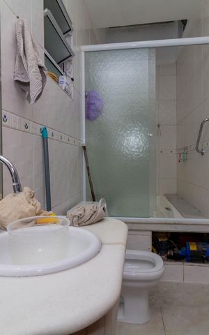 Casa à venda com 140m², 3 quartos e 2 vagas Casa à venda com 140m², 3 quartos e 2 vagasBanheiro 1