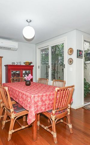 Casa à venda com 372m², 4 quartos e 4 vagasSala
