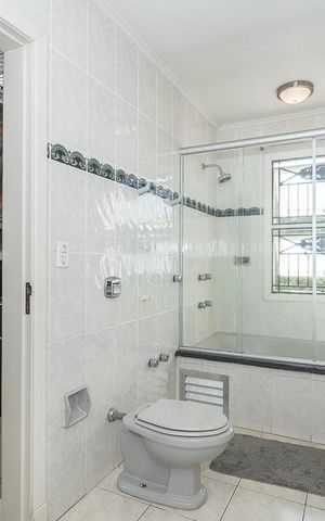 Casa à venda com 372m², 4 quartos e 4 vagasBanheiro da Suíte