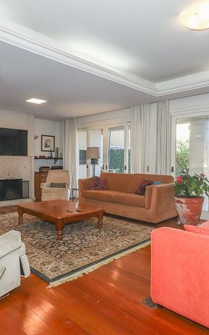 Casa à venda com 372m², 4 quartos e 4 vagasSala
