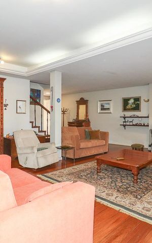 Casa à venda com 372m², 4 quartos e 4 vagasSala